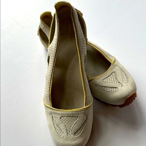 Merrell Leather Sport Flats with Perforated Design SZ10